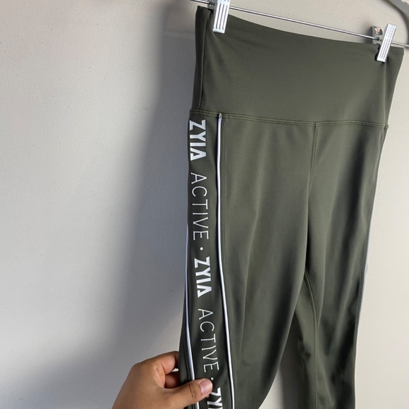 Zyia Olive Logo Stripe Light n Tight Hi-Rise 20” capri - Picture 6 of 10